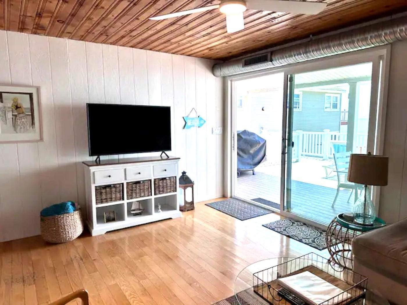 Cozy Beach - Direct Waterfront! East Haven ภายนอก รูปภาพ